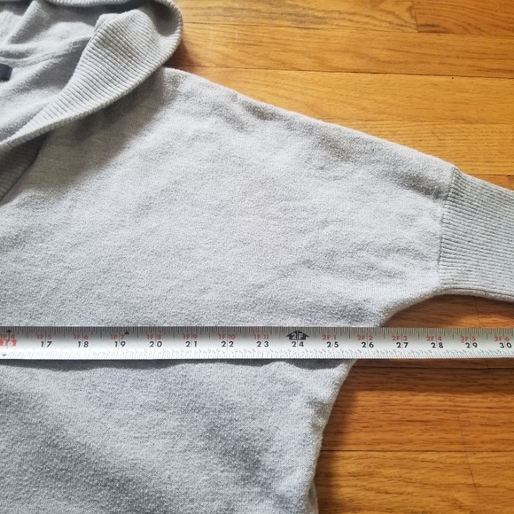 Tahari Womens Deep Vneck Half Sleeve Hooded Sweater Med Relaxed Kangaroo Pocket - Picture 5 of 10